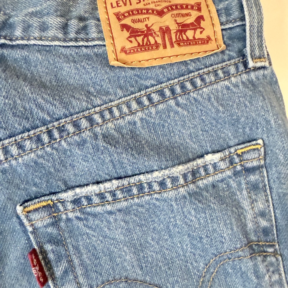Levi's Women's Light Blue Straight Leg Jeans